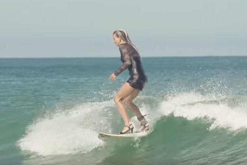 This woman can surf in heels | Stylist - 827 x 551 jpeg 27kB