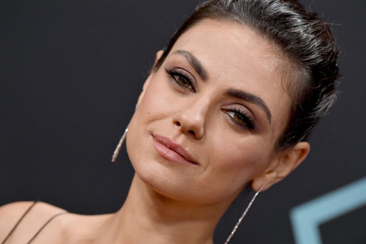 SANTA MONICA, CA - NOVEMBER 11: Mila Kunis attends the People's Choice Awards 2018 at Barker Hangar on November 11, 2018 in Santa Monica, California. (Photo by Axelle/Bauer-Griffin/FilmMagic)