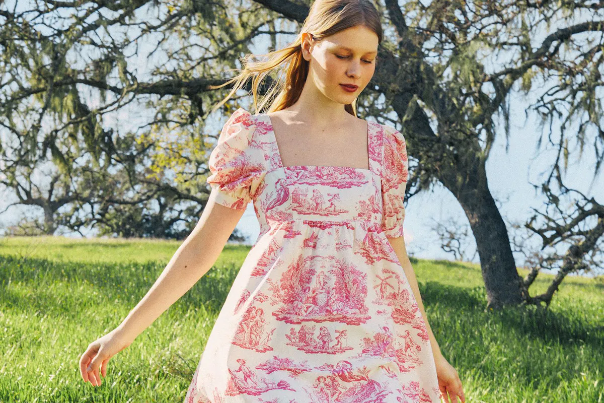 laura ashley dresses Incredible Rare Early 70s Cotton Prairie Dress The Pansy Garden Beautiful vintage reproduction that takes you back in time. Laura Ashley Wedding Dress -